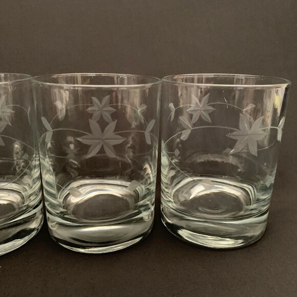 Double Old Fashion Clear Glass Glasses Etched Leaves Lot of 4 - Picture 4 of 6
